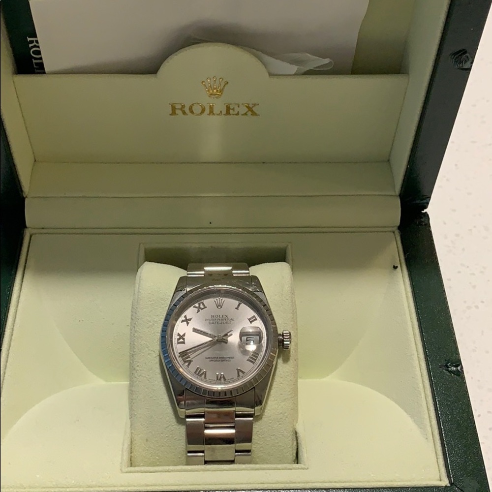 Men’s Rolex Datejust Oyster.
